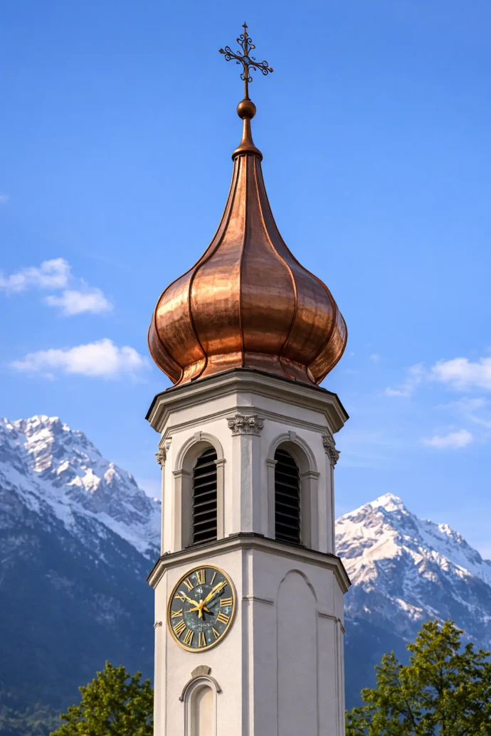Dachdecker Innsbruck – Kirchturm mit Kupferdach und professioneller Spenglerarbeit